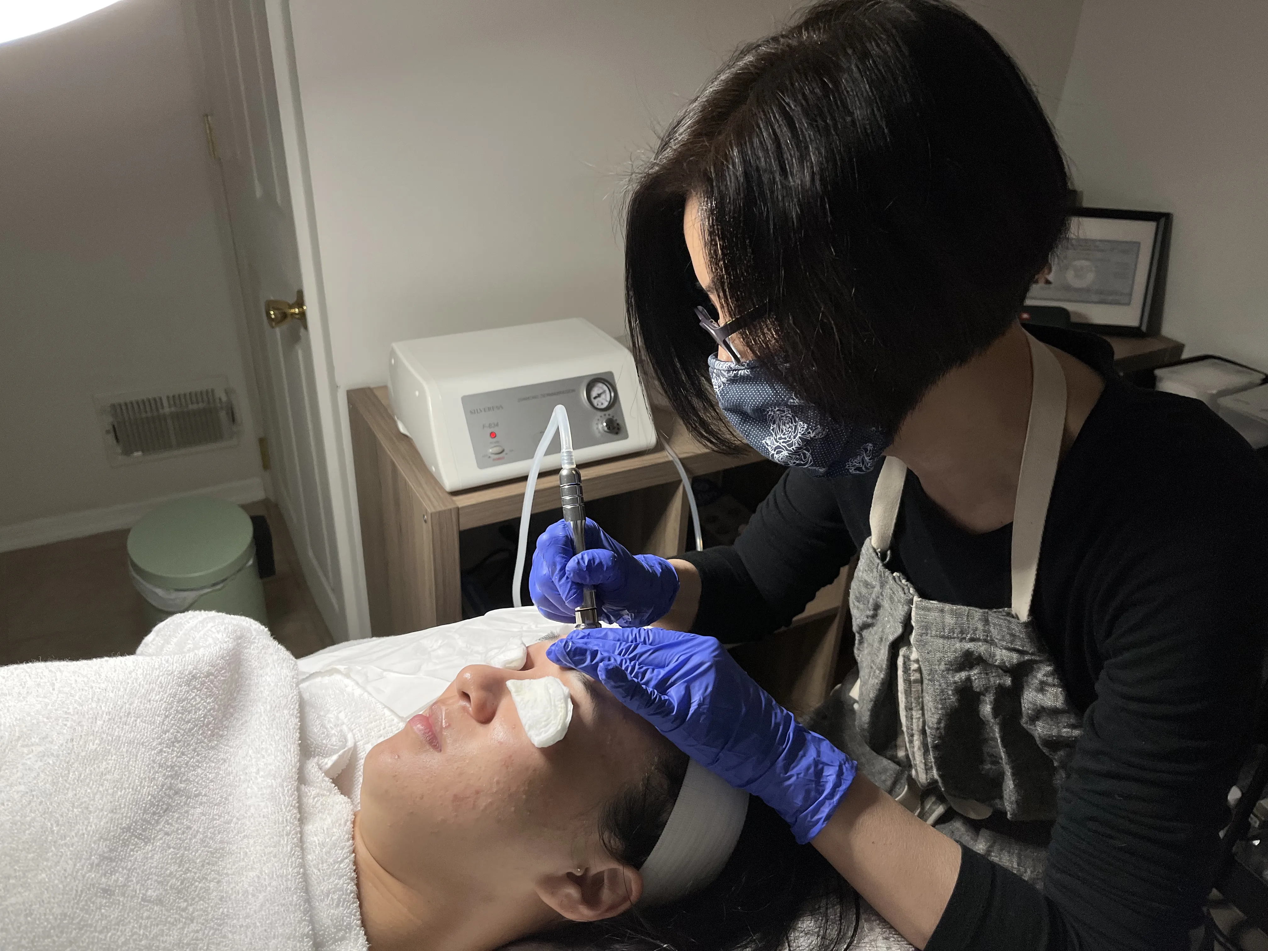photo of Sue C performing microdermabrasion